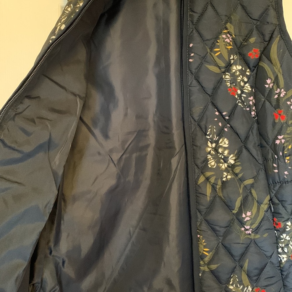 Joe Fresh quilted floral vest - Picture 4 of 7